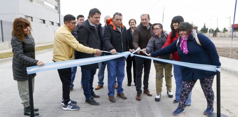 Guti Rrez Y Gaido Inauguraron Asfalto En Los Barrios Canal V Y