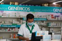 Impulsan reconocimiento a trabajadores de farmacias como esenciales