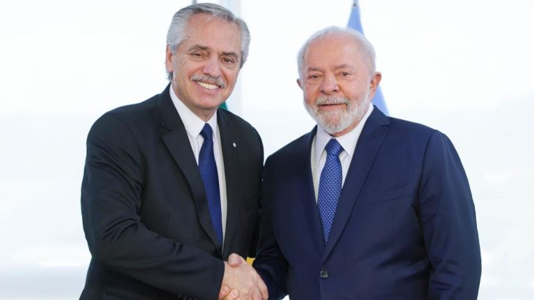 Sin la firma del acuerdo con la UE confirmada, Fernández viaja a la Cumbre del Mercosur  thumbnail