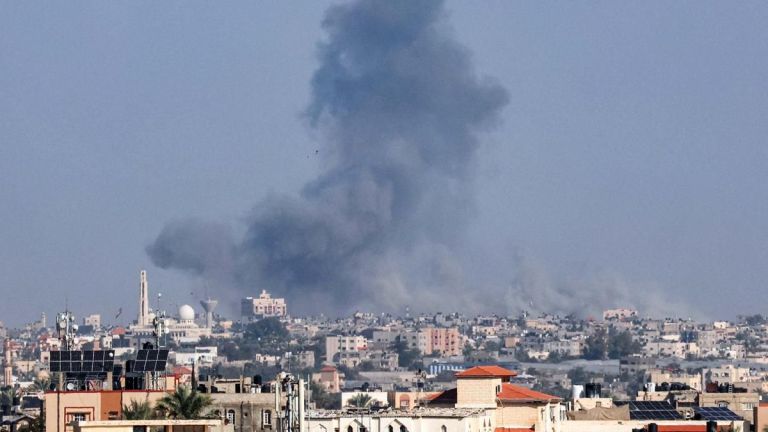 Israel amplió su ofensiva contra Hamas en los territorios palestinos de Gaza  thumbnail