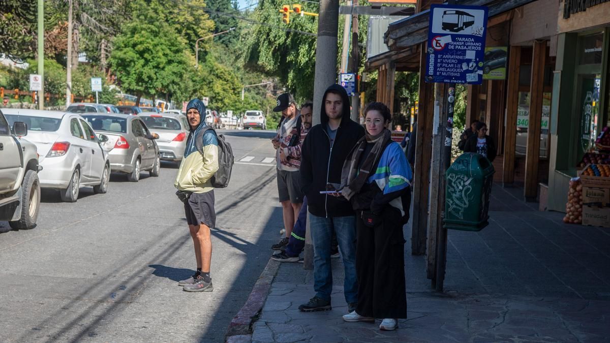 En pleno paro de colectivos, el intendente de Bariloche busca 