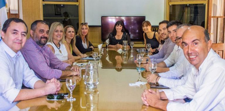 Martínez y Esteves se reunieron con diputados del Frente Neuquinizate  thumbnail