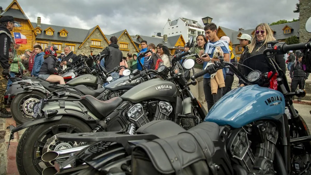 Una caravana de 100 Harley Davidson y una que perteneci a