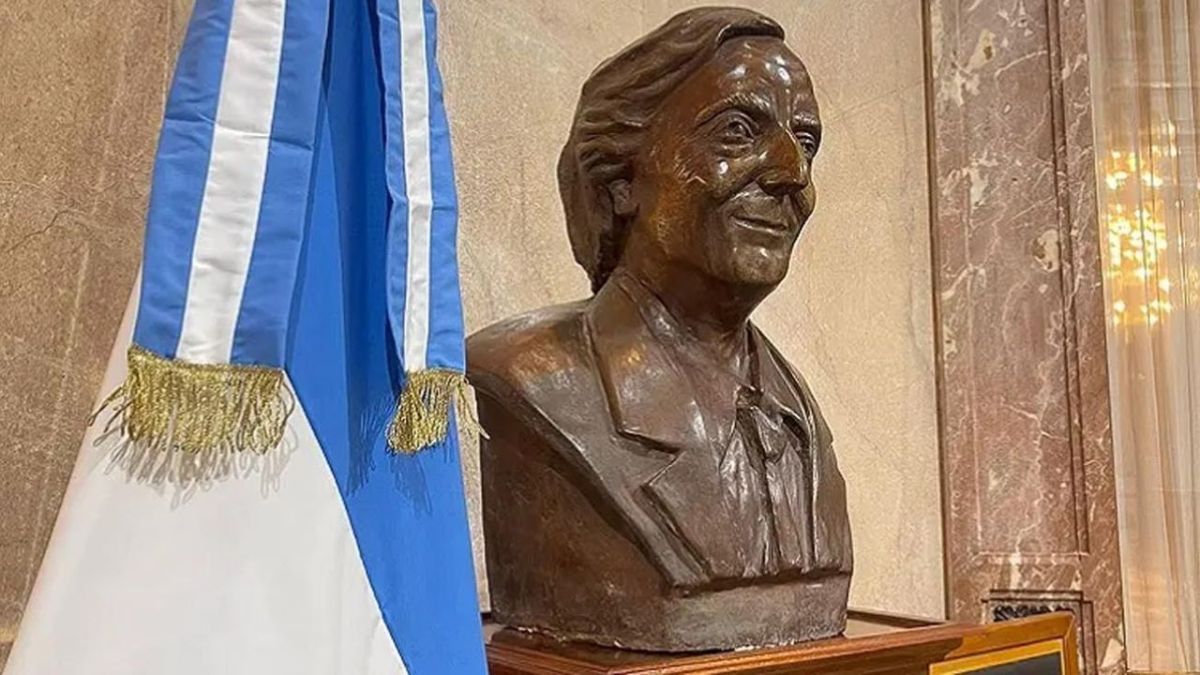 El bloque de UxP propone instalar un busto de Néstor Kirchner en la Legislatura Neuquina