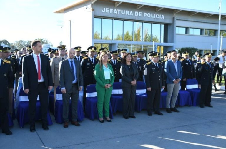 La vicegobernadora participó de la conmemoración por el 67 Aniversario de la Policía del Neuquén  thumbnail