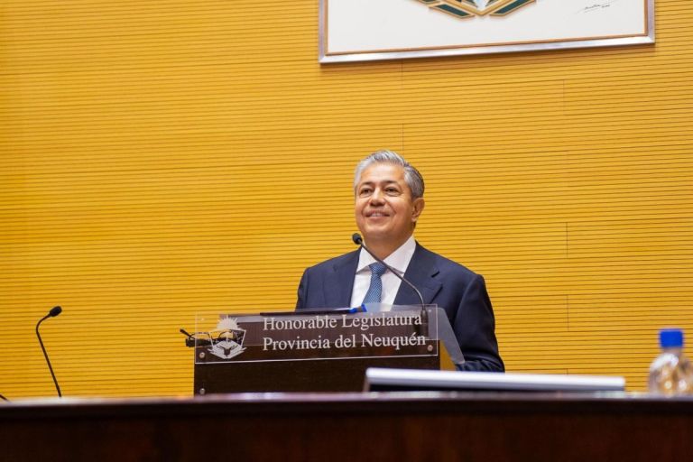 El gobernador Figueroa presentó un proyecto para implementar un sistema de peajes para financiar obras viales  thumbnail