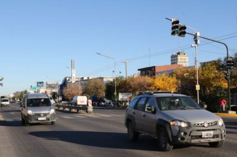 La Muni renueva tecnología y avanza en la sincronización de los semáforos sobre la Avenida Mosconi  thumbnail