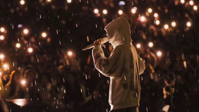 Tini Stoessel suspendió un show por el mal tiempo y les regaló una canción bajo la lluvia a sus fanáticos  thumbnail