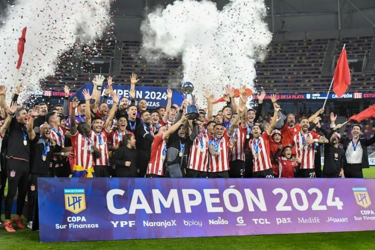 Estudiantes se consagró campeón de la Copa de la Liga  thumbnail