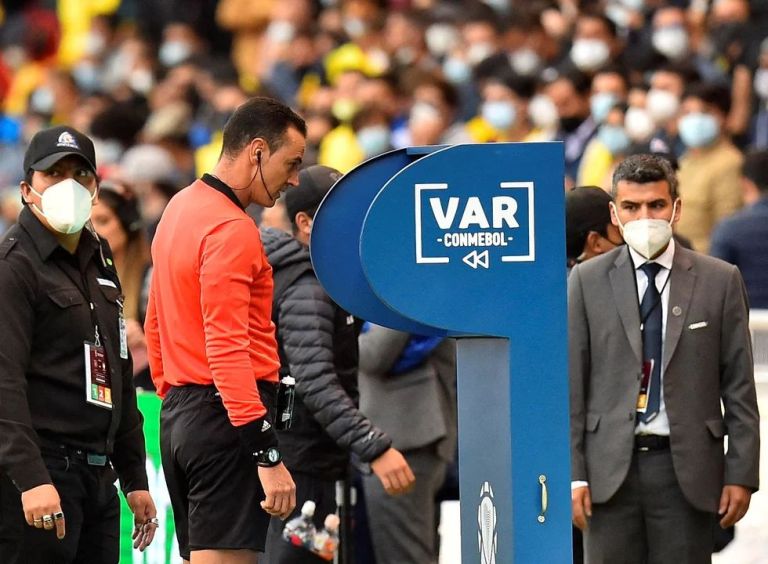 La FIFA implementará una importante modificación con respecto al VAR  thumbnail