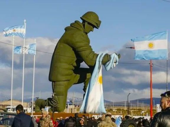 Zapala: se inauguró el monumento al Soldado de Malvinas más grande del país