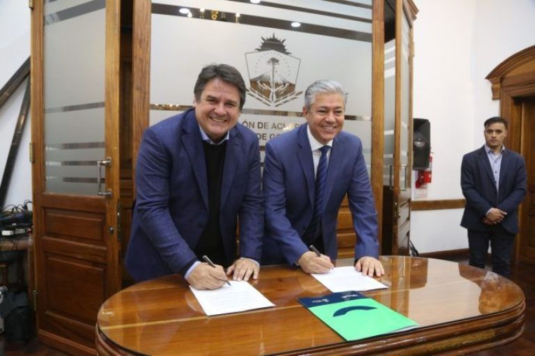 Gaido y Figueroa firmaron un convenio para la ejecución de la obra integral de Crouzeilles  thumbnail