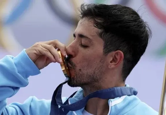 Maligno” Torres ganó la primera medalla de oro para la Argentina en París  2024: Francia, tercero | Neuquén Al Instante | Periodismo Digital en la  Patagonia