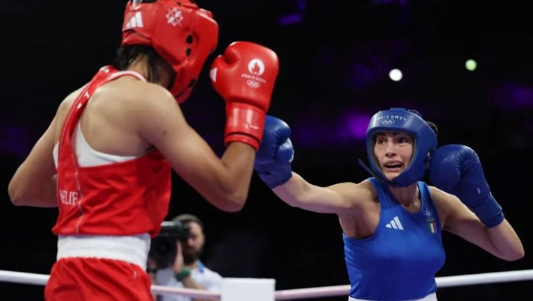 Una boxeadora italiana abandonó la pelea contra una peleadora argelina ...