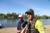 Evalúan la calidad del agua del río Limay previo a la temporada de verano