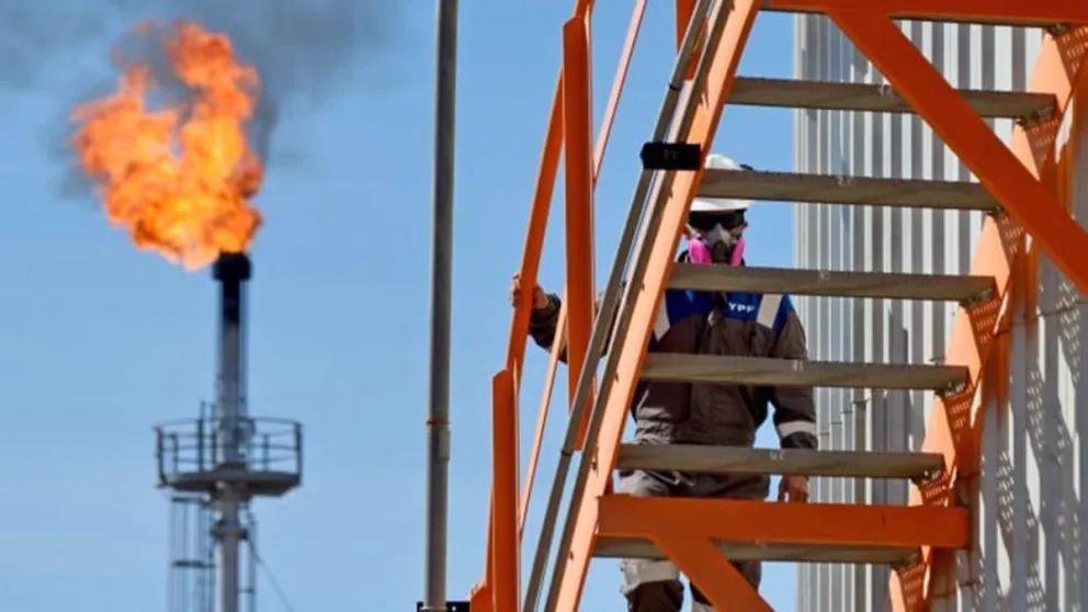 Neuquén impulsa el desarrollo hidrocarburífero con cuatro nuevas concesiones a YPF