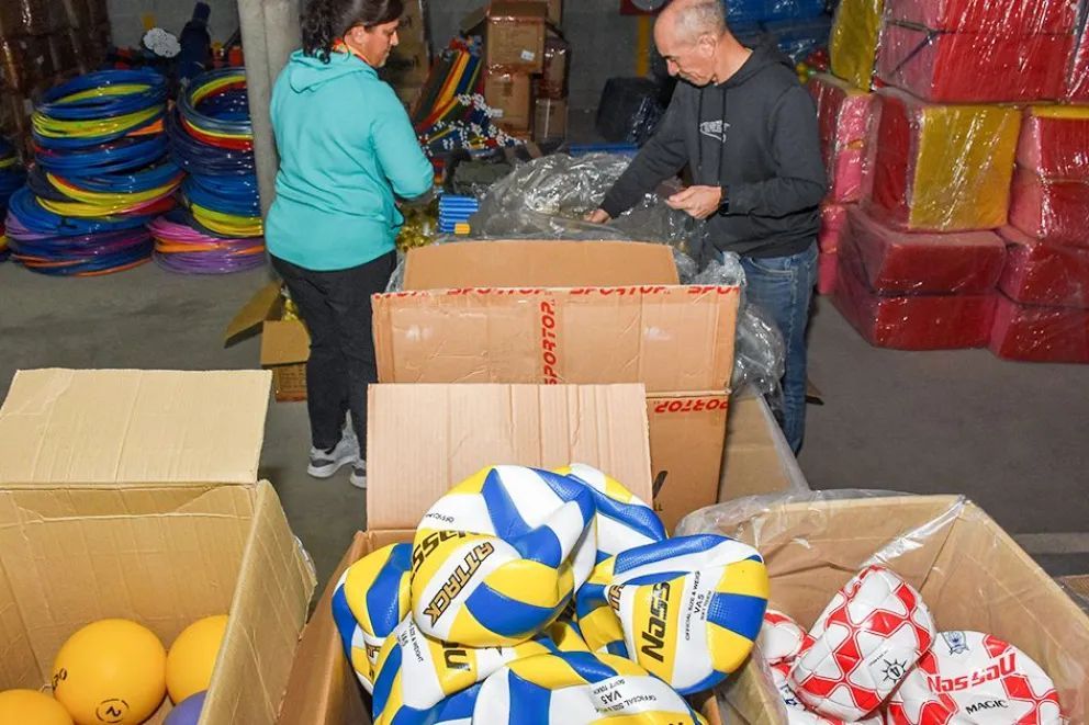 Etapa final de entrega de material didáctico a escuelas de la provincia