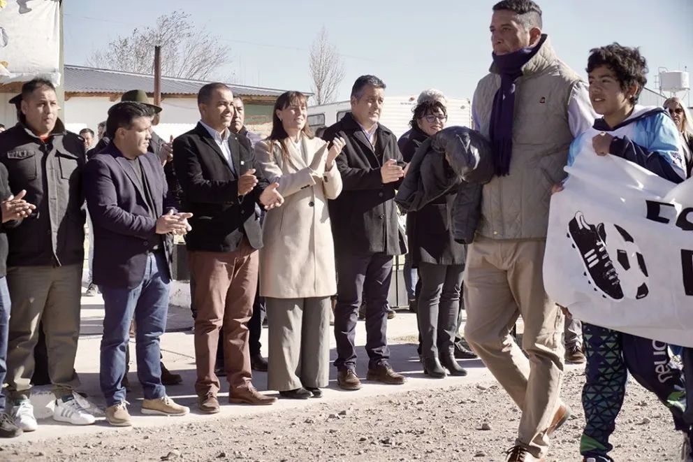 Con compromisos de obras y gas, El Sauce celebró su 37° aniversario