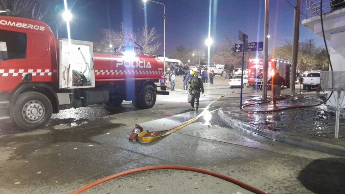Cuatro personas murieron tras incendiarse una casa del bajo neuquino