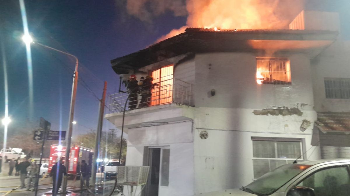 Cuatro personas murieron tras incendiarse una casa del bajo neuquino