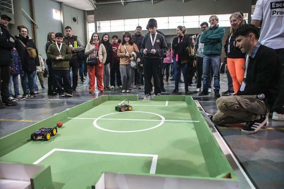 Más de 50 robots participaron de la competencia regional en Neuquén