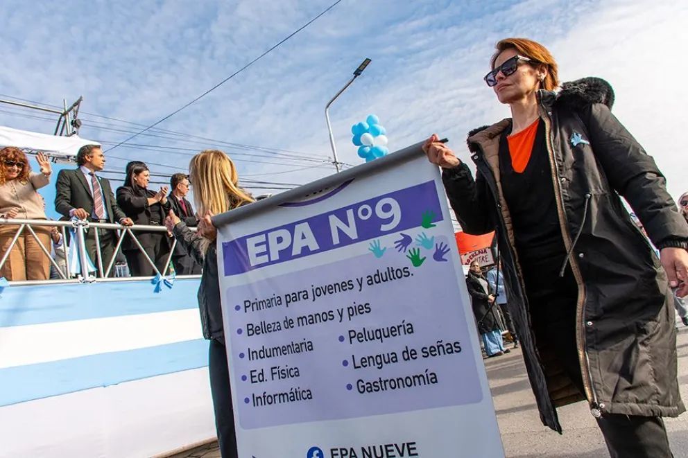 La EPA de Valentina Sur tuvo a cargo el señado de himnos del 9 de julio