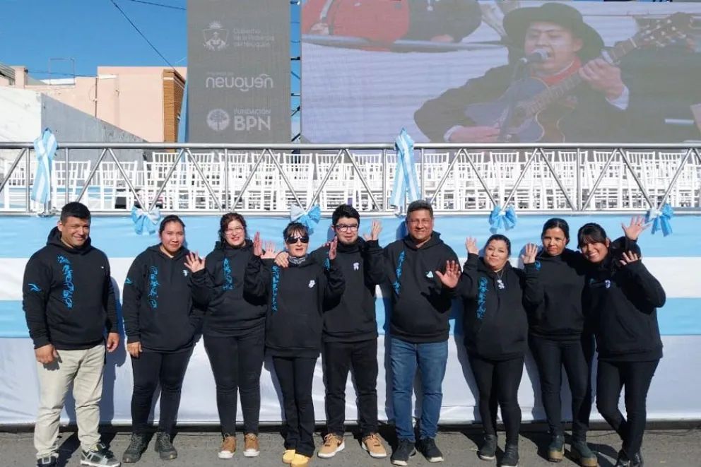 La EPA de Valentina Sur tuvo a cargo el señado de himnos del 9 de julio