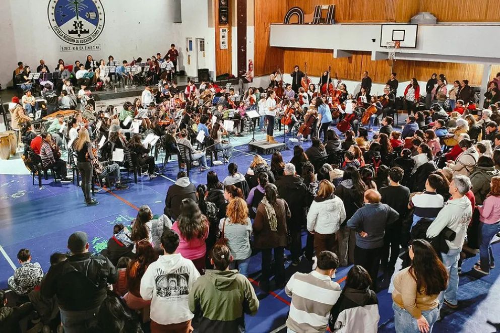 En concierto, la Orquesta de la Confluencia cerró el primer cuatrimestre del año