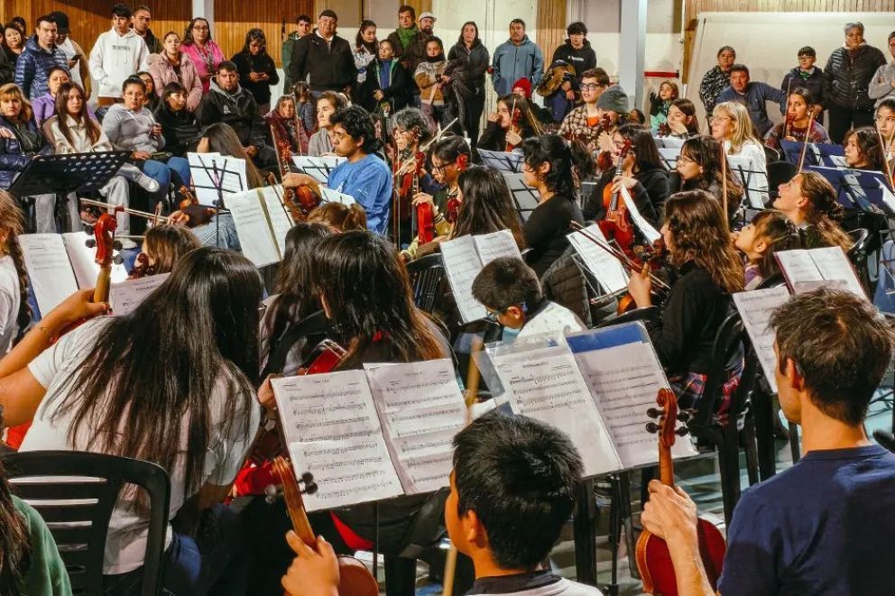 En concierto, la Orquesta de la Confluencia cerró el primer cuatrimestre del año