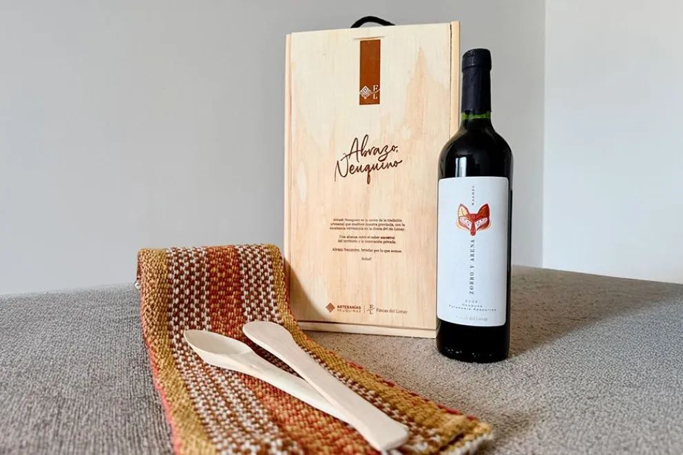 “Abrazo Neuquino”: Artesanías y una bodega se fusionan para un producto con identidad
