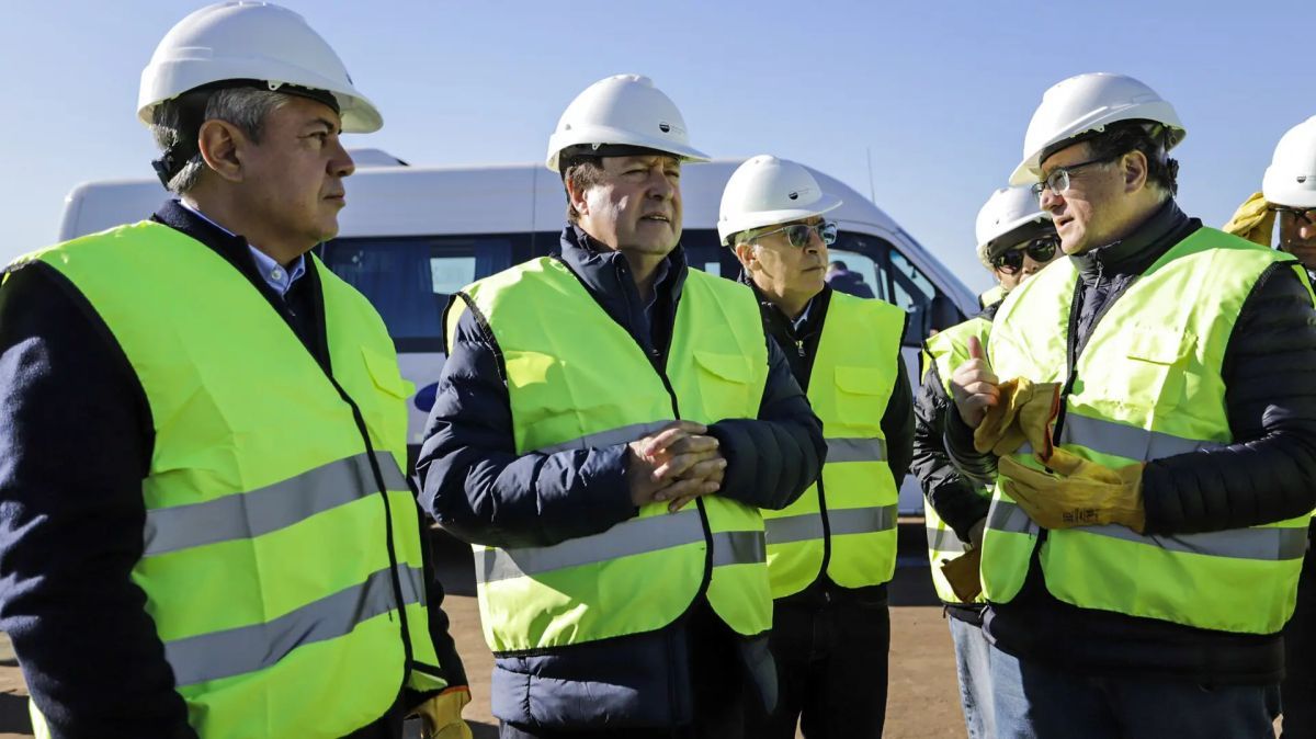 Figueroa y Weretilneck recorrieron una obra estratégica para Vaca Muerta 