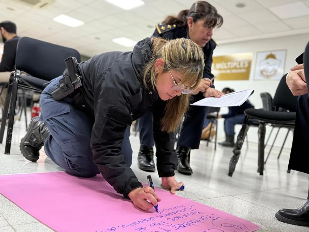Fortalecen la perspectiva de género en la Policía del Neuquén