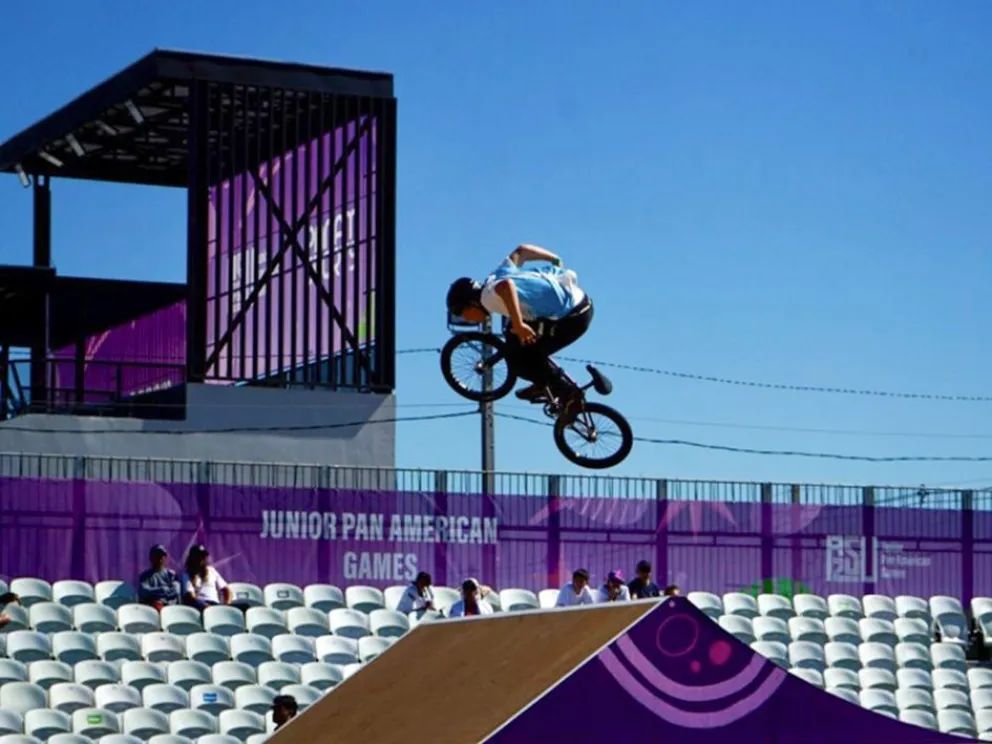 Deportistas neuquinos consiguieron medallas de oro en China y de plata en Paraguay