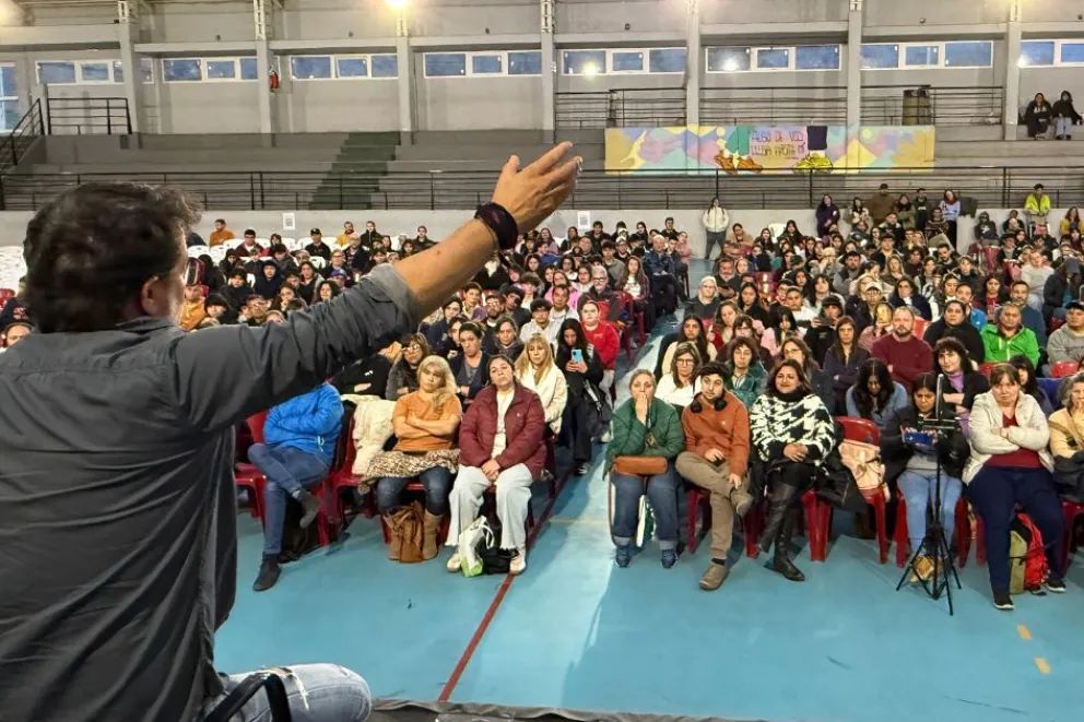 Gastón Pauls habló sobre prevención de consumos con 1500 jóvenes