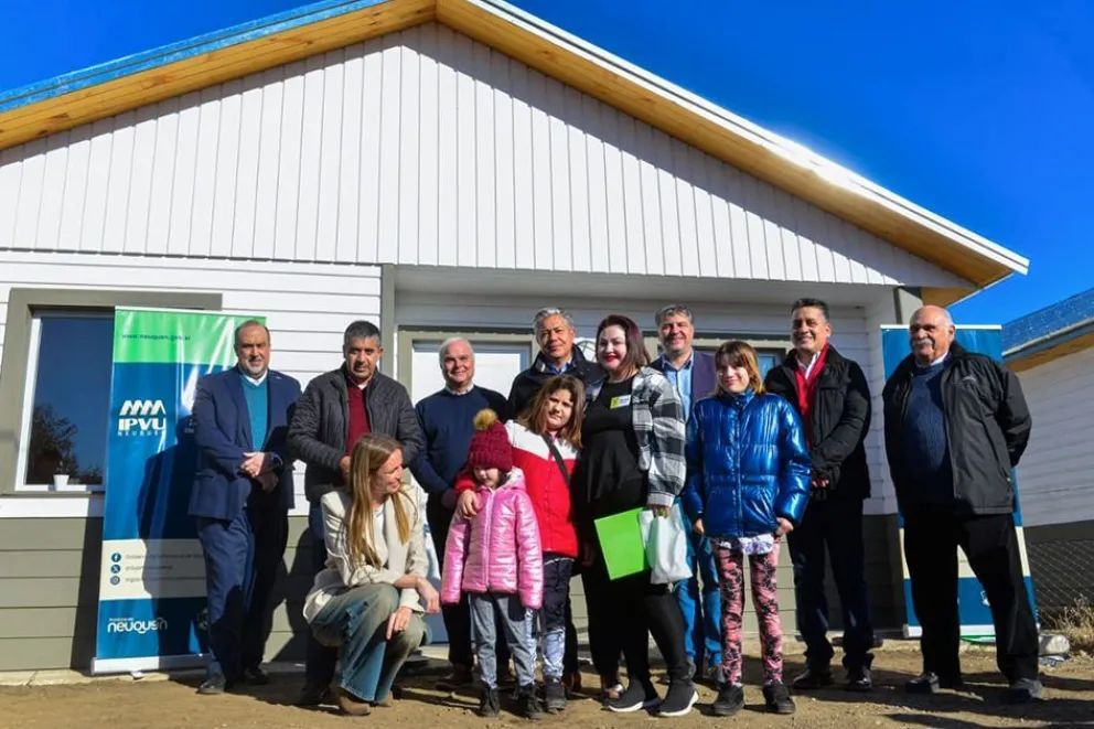 En Las Coloradas, Figueroa entregó viviendas, inauguró obras y anunció nuevos proyectos