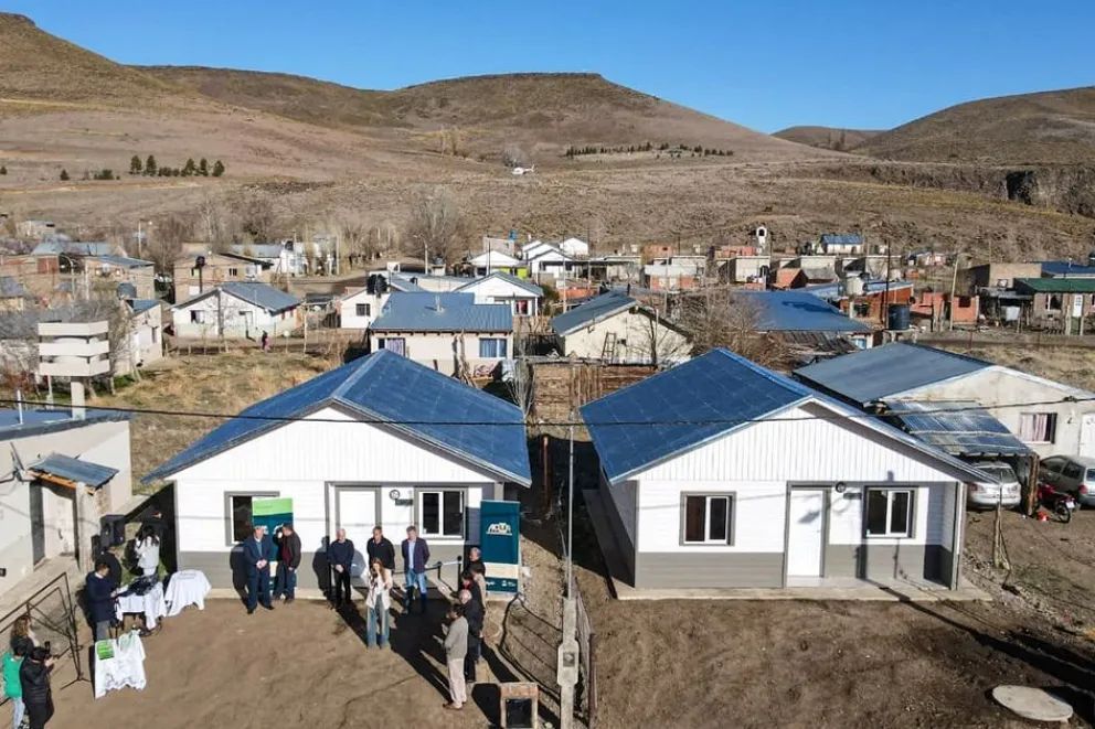 En Las Coloradas, Figueroa entregó viviendas, inauguró obras y anunció nuevos proyectos