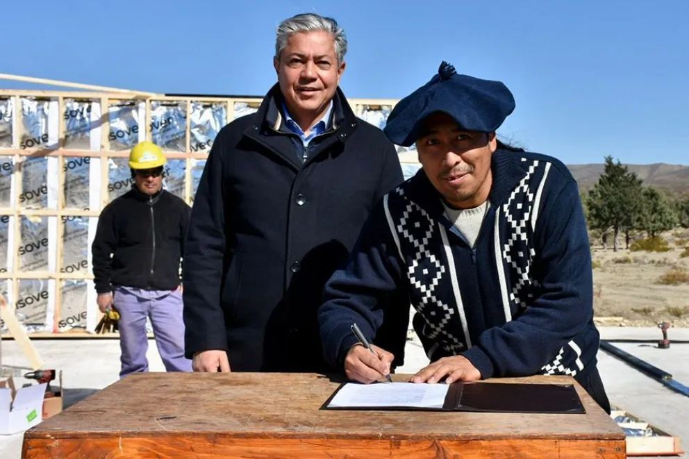 Figueroa supervisó la construcción de la escuela secundaria en Chorriaca