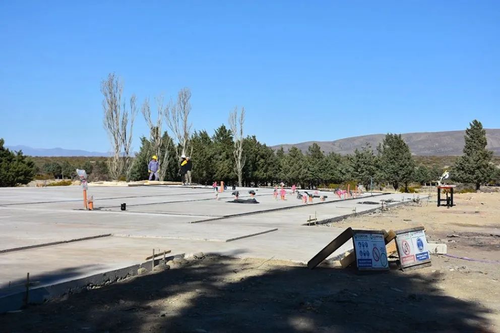 Figueroa supervisó la construcción de la escuela secundaria en Chorriaca