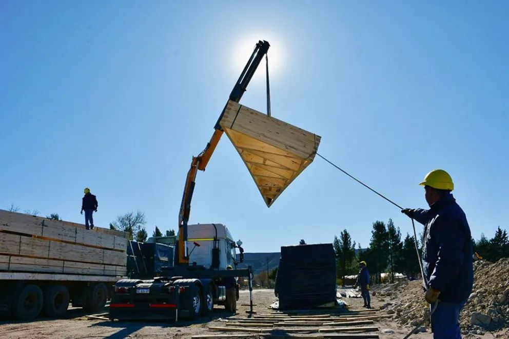Figueroa supervisó la construcción de la escuela secundaria en Chorriaca
