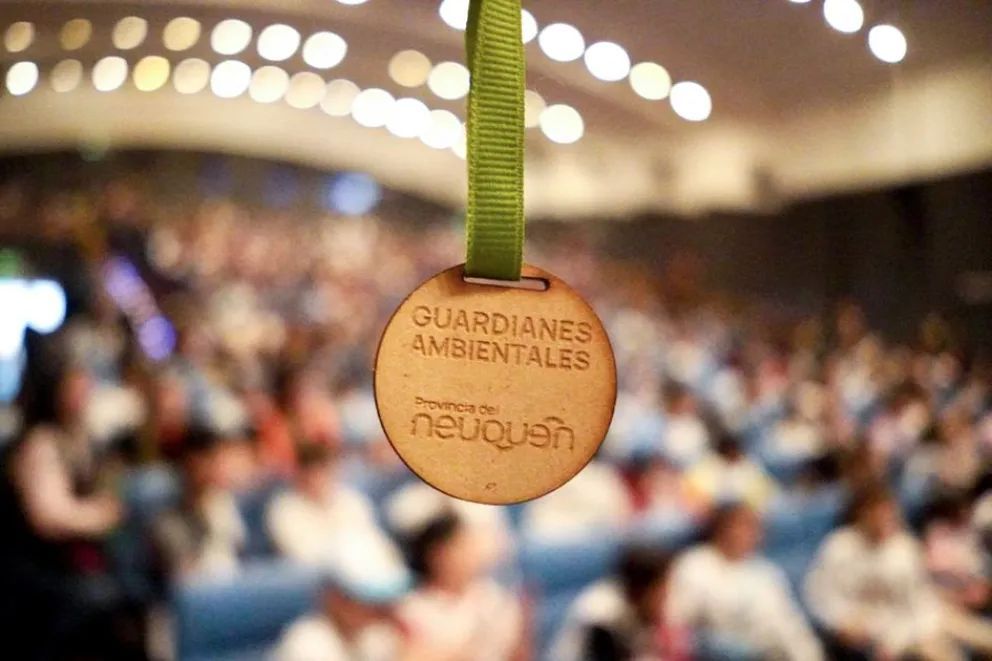 Cientos de estudiantes realizaron su Promesa Ambiental en el Cine Teatro Español