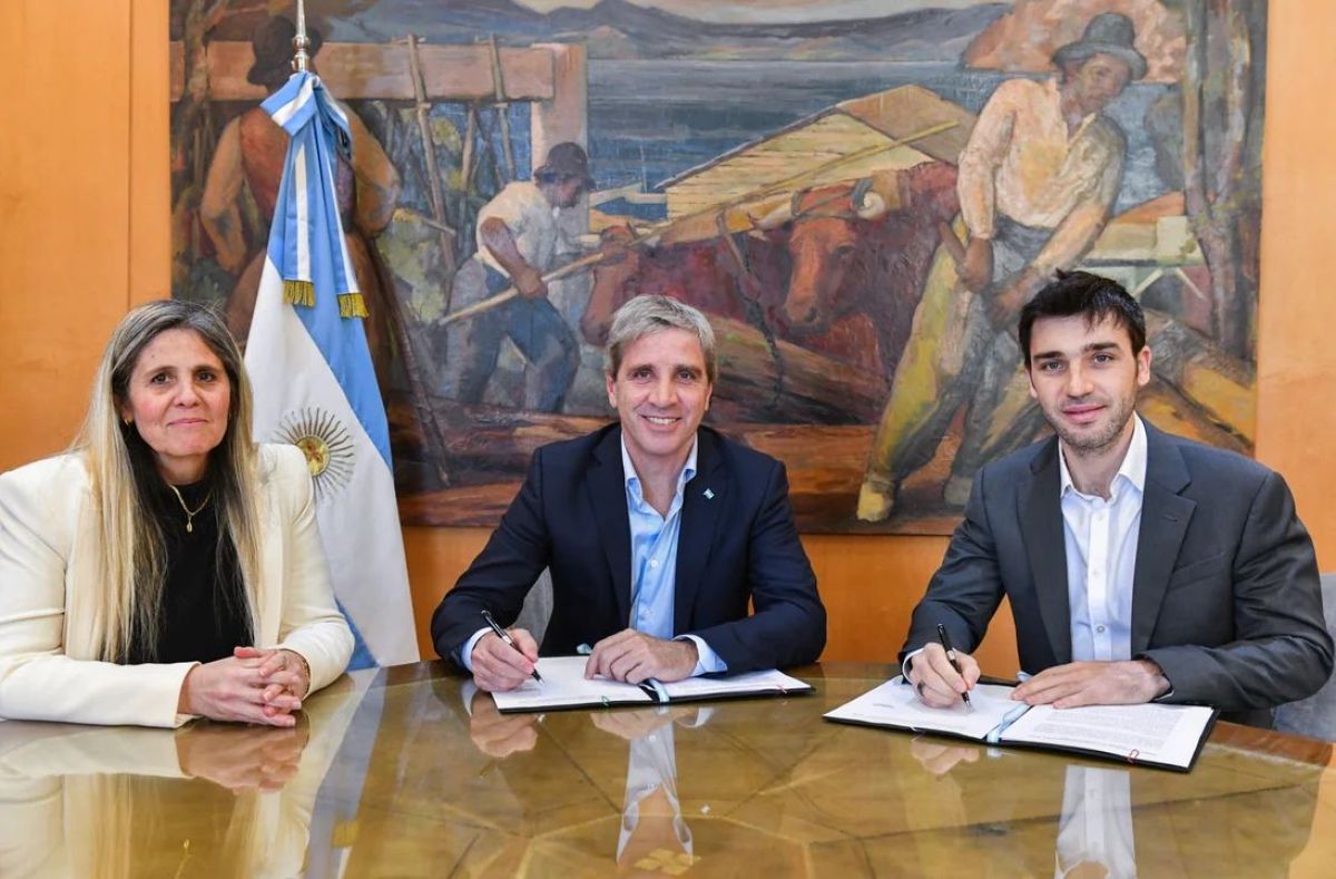 Nación firmó convenios con Chubut y Tucumán para transferir obras, viviendas y extinguir deudas