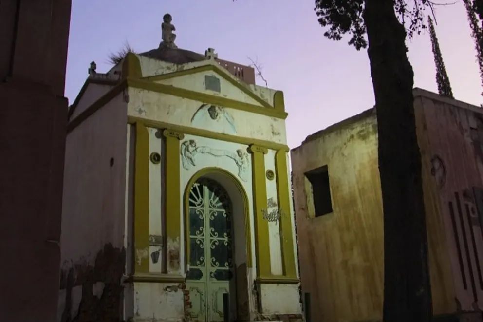 "Una Noche en el Cementerio de Neuquén"