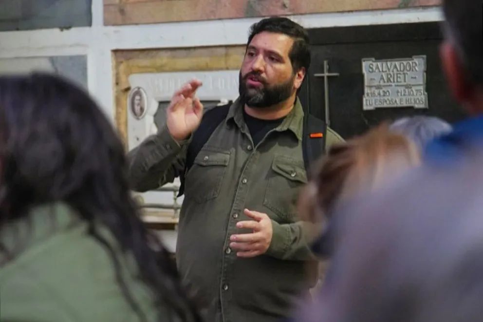 "Una Noche en el Cementerio de Neuquén"