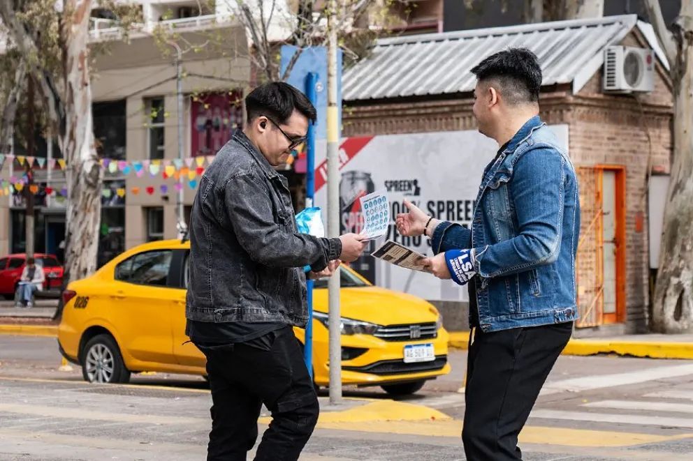 Con una jornada de sensibilización en la vía pública conmemoran el Día Nacional de las Personas Sordas