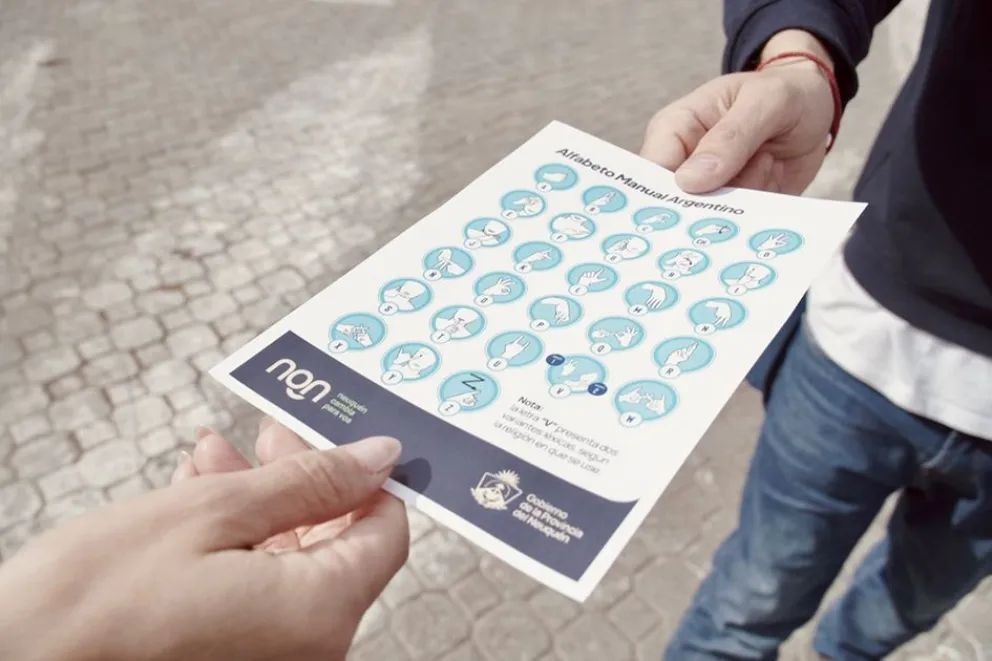 Con una jornada de sensibilización en la vía pública conmemoran el Día Nacional de las Personas Sordas