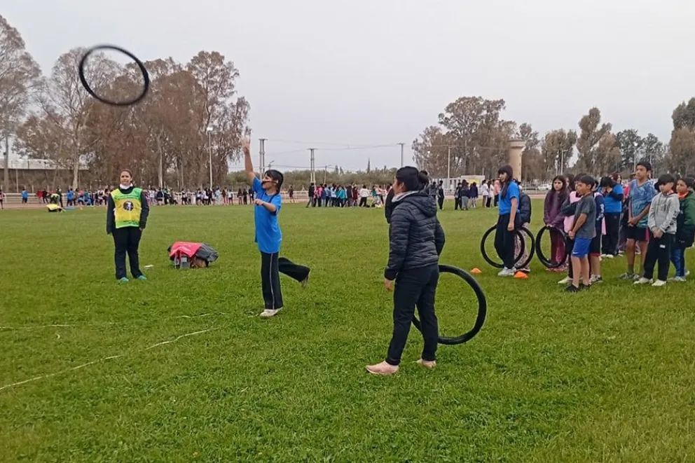 Más de 900 estudiantes fueron parte de encuentro de atletismo en Ciudad Deportiva