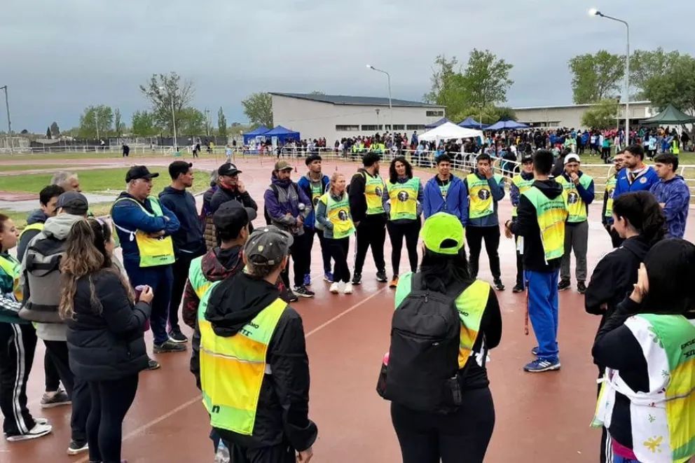 Más de 900 estudiantes fueron parte de encuentro de atletismo en Ciudad Deportiva