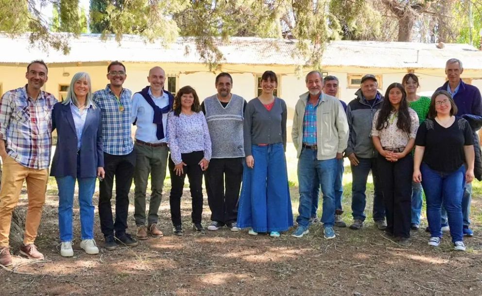 Más de ocho décadas de historia viva en las aguas del Limay