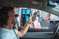 Los pagos con QR y transferencias crecen más del 60% en un año y desplazan al efectivo y las tarjetas