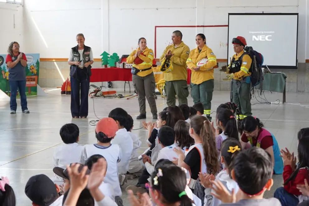 Promueven la prevención de incendios forestales en Escuela Primarias de Neuquén